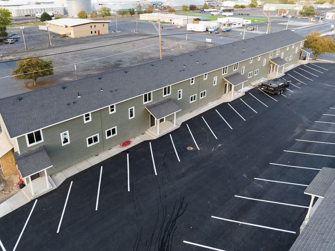 3 Bed, 2.5 Bath Townhouse in Warden, WA - Photo 2 of 19