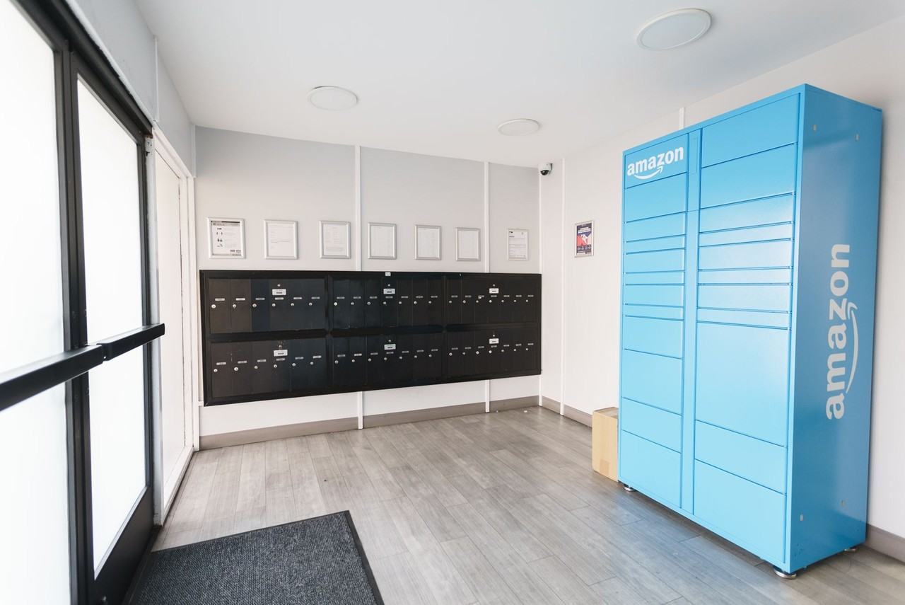 245 South Serrano Ave - Photo 5 of 8