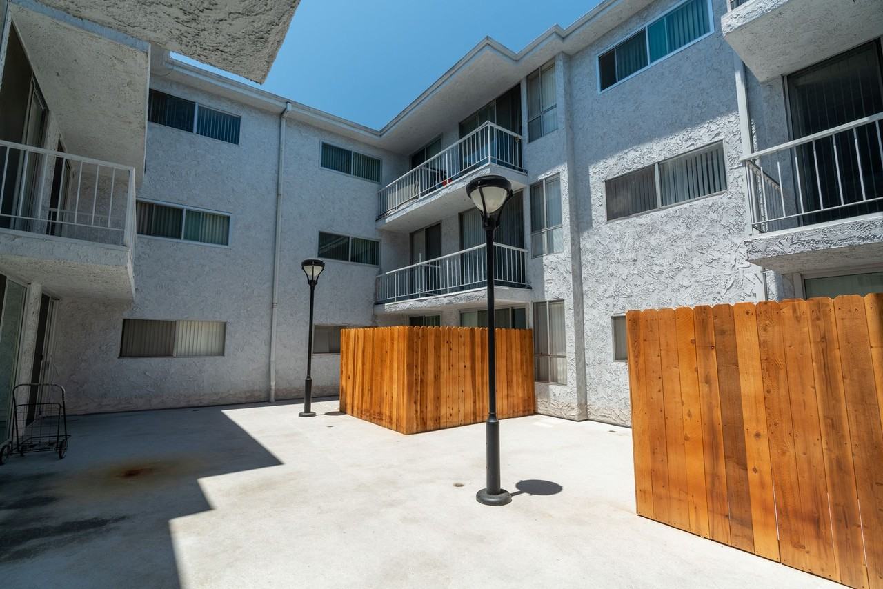 245 South Serrano Ave - Photo 6 of 8