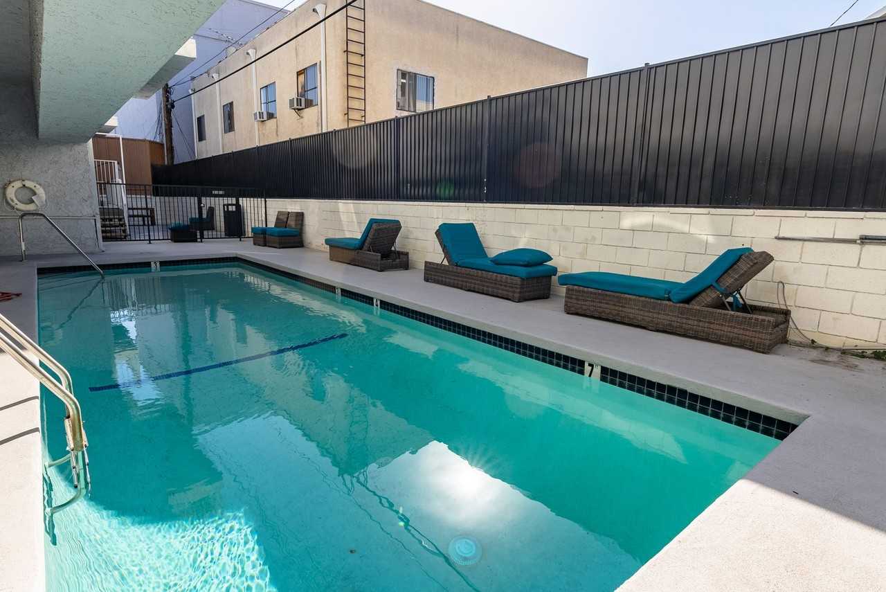 245 South Serrano Ave - Photo 2 of 8