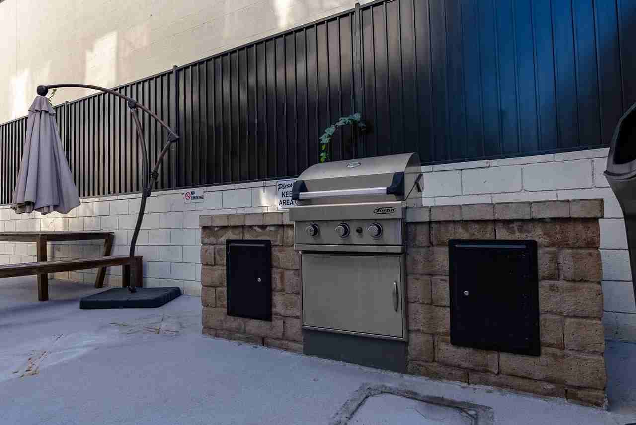 245 South Serrano Ave - Photo 3 of 8