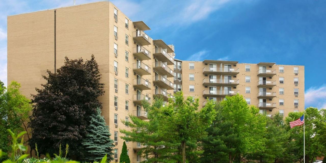 200 West Apartments - Photo 3 of 48