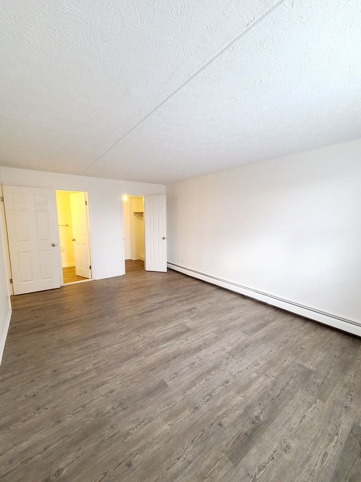 200 West Apartments - Photo 6 of 48