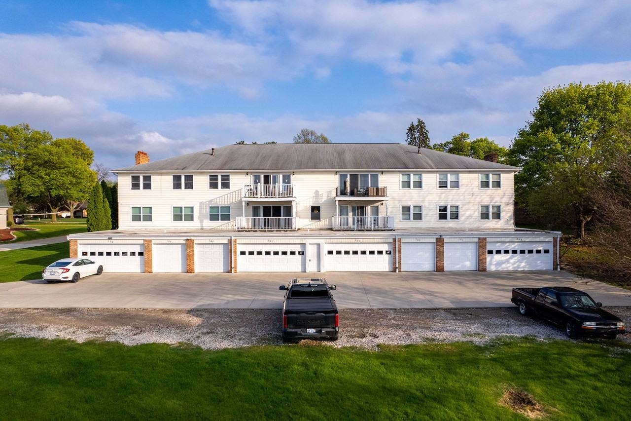 ONE11 COLLECTION - GRAND BLANC - Photo 2 of 8