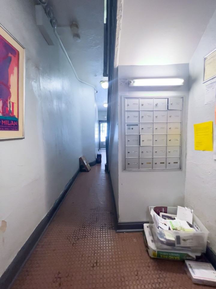 99 Perry - Photo 3 of 7