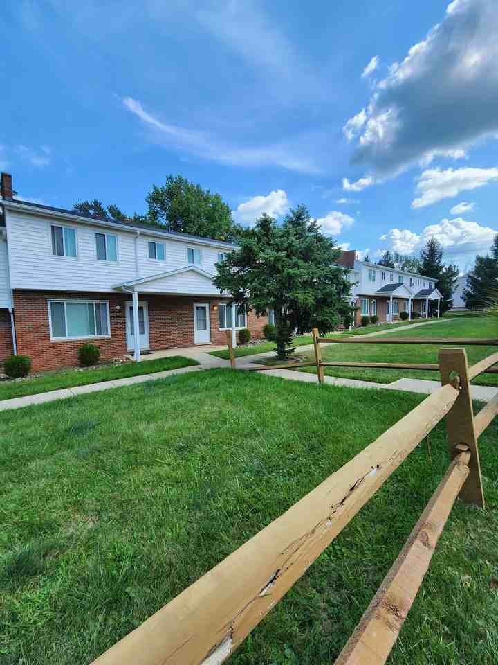 111 E Sprague Rd - Photo 3 of 16