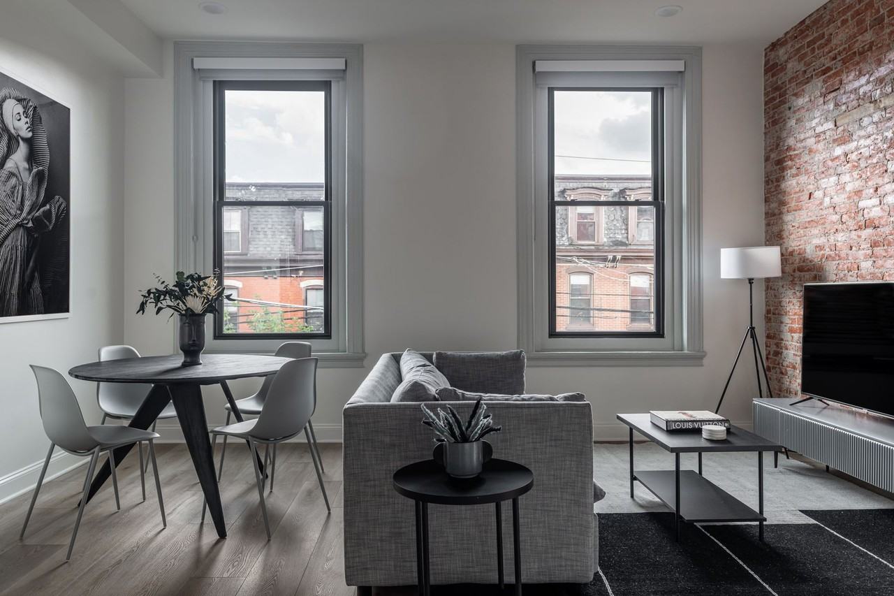 Luxury On Pine - Photo 2 of 34