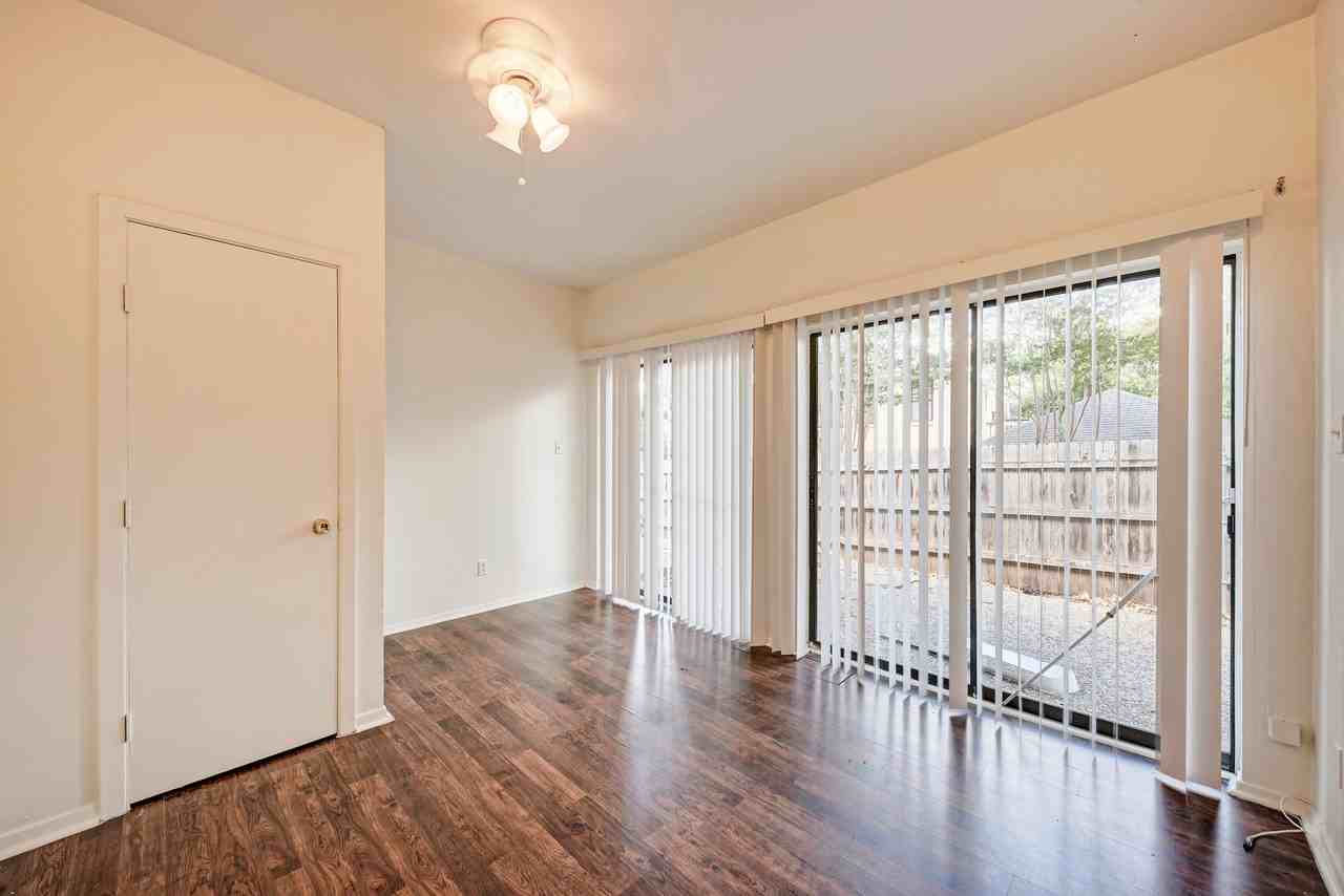 3102 Cedar - Photo 4 of 10