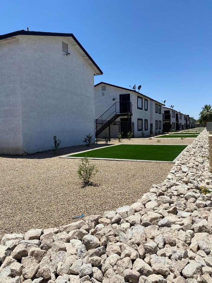 Melvin - Photo 5 of 12