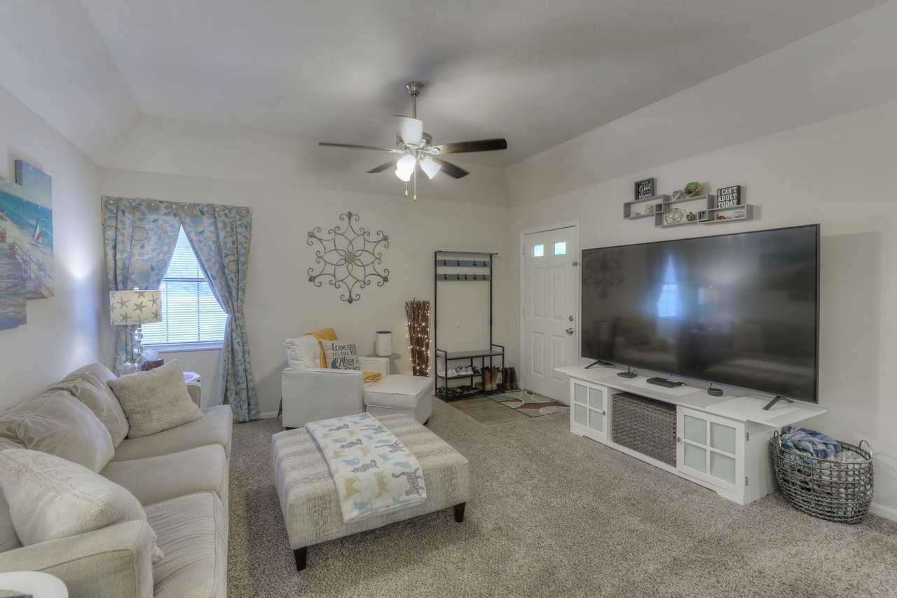 The Oaks Apartments - Photo 7 of 26