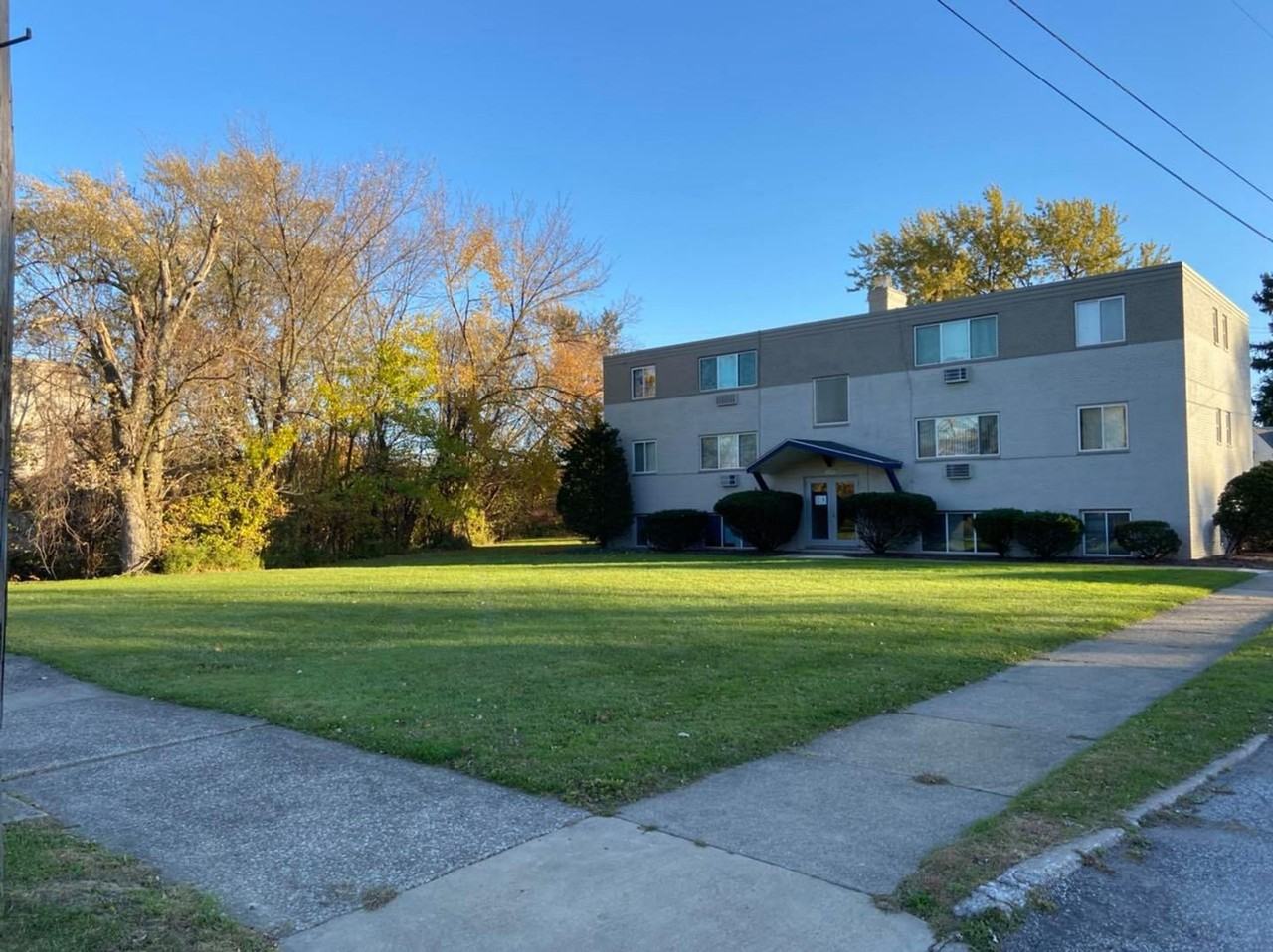 Comfortable Convenience | Las Colinas Apartments Cleveland, OH - Photo 3 of 29