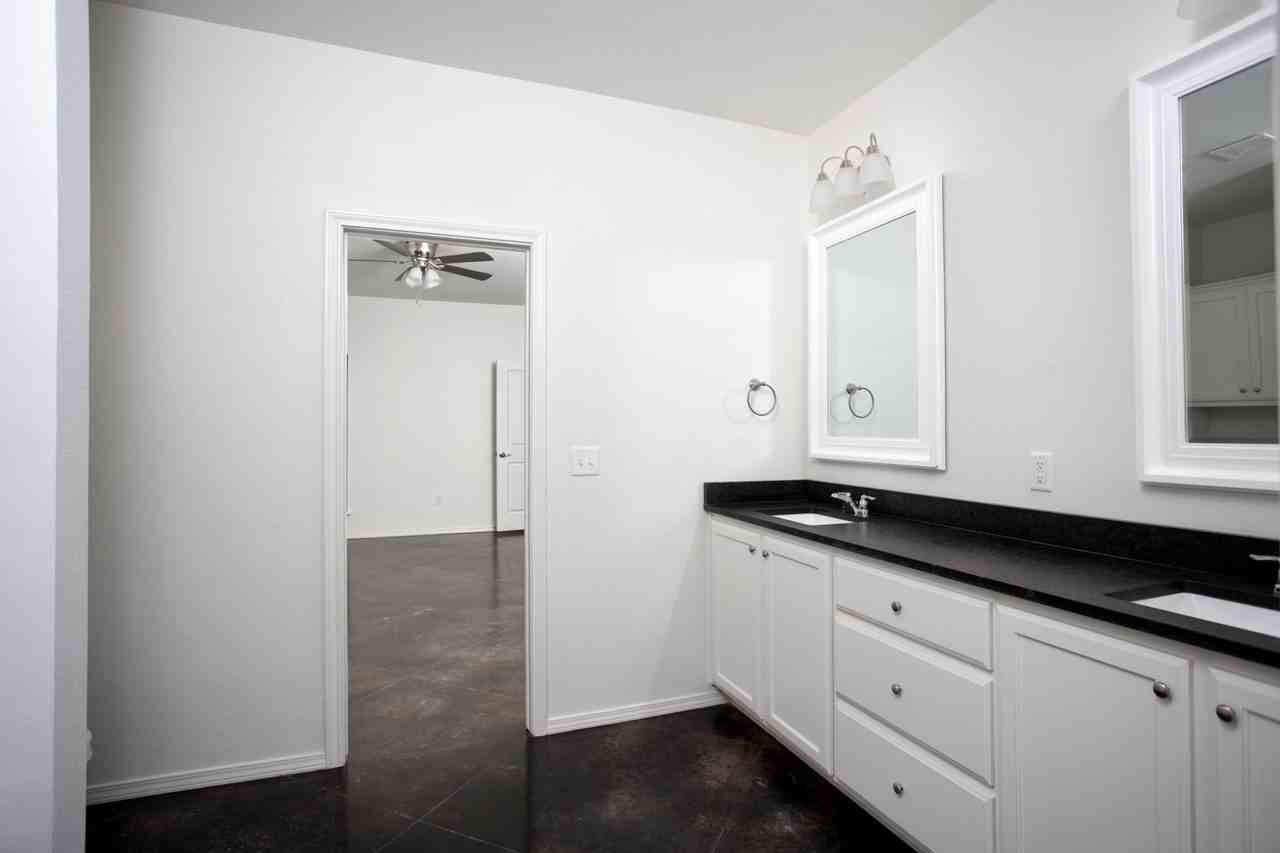 5612 Gonzaga Ln - Photo 7 of 50