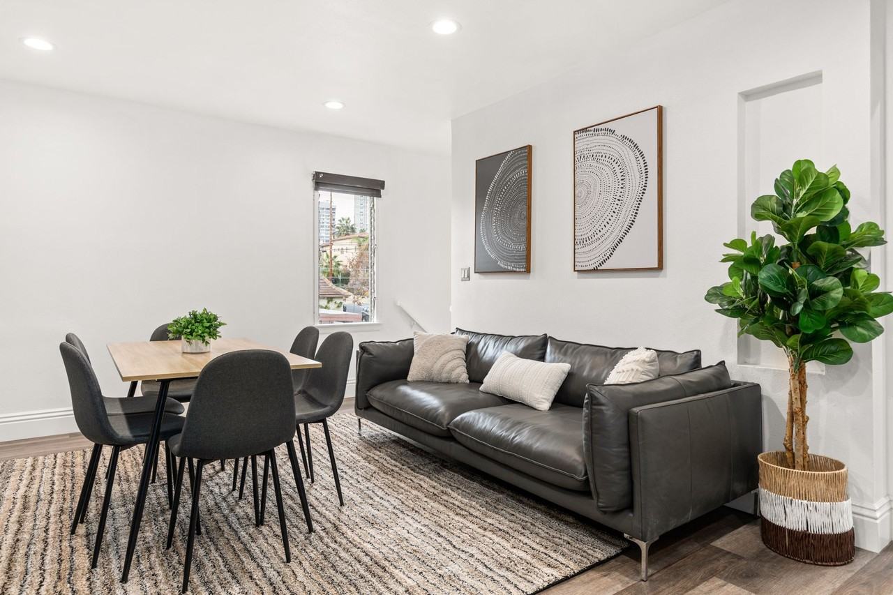 A 7 bedroom, 4 bathroom apartment with a dining/living room & a fully functional kitchen at 1515 Selby Ave. - Photo 4 of 50