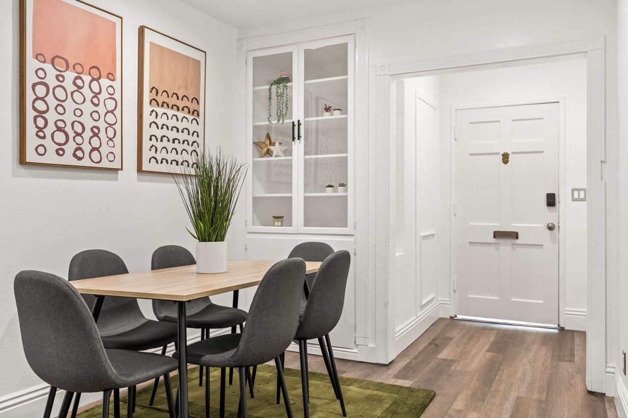 A 5 bedroom, 5 bathroom apartment with a dining/living room & a fully functional kitchen at 1517 Selby Ave. - Photo 3 of 46