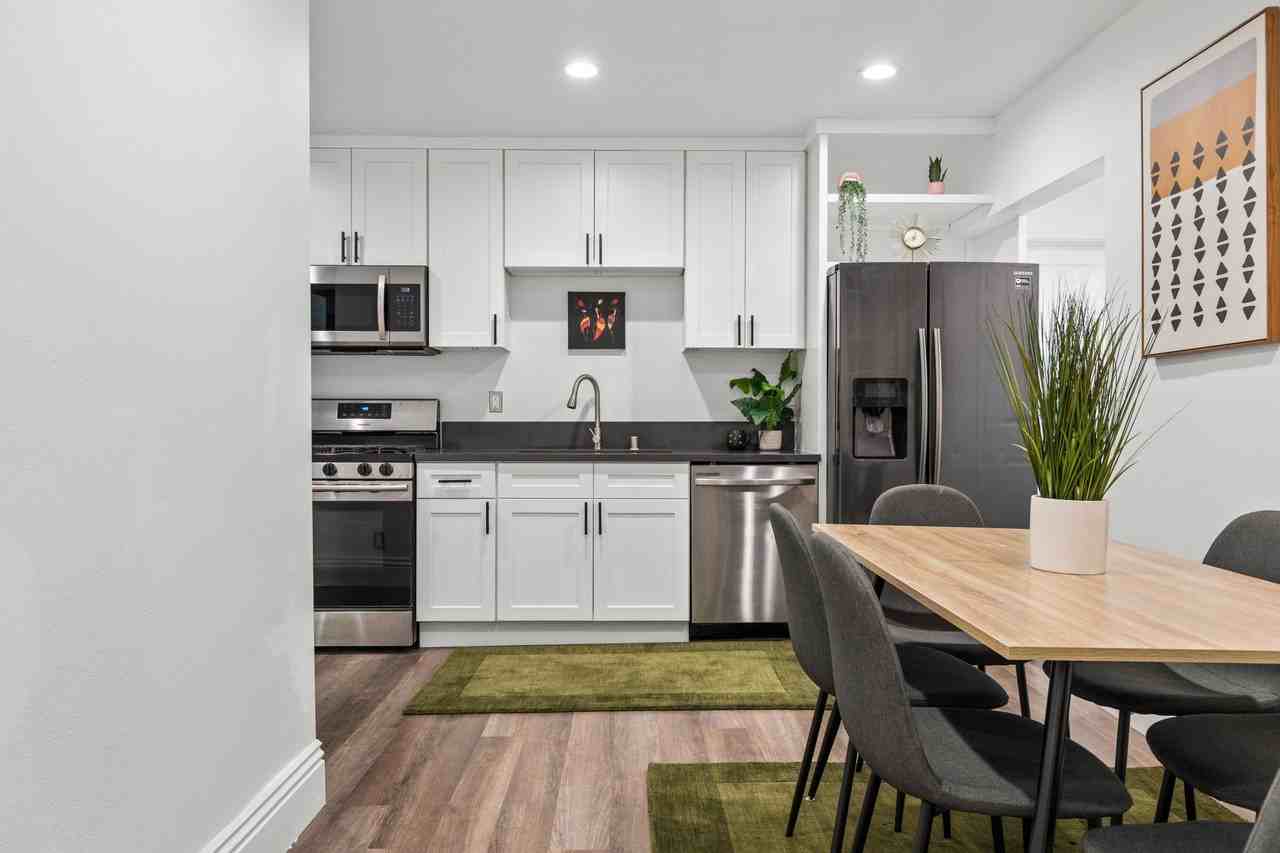 A 5 bedroom, 5 bathroom apartment with a dining/living room & a fully functional kitchen at 1517 Selby Ave. - Photo 5 of 46