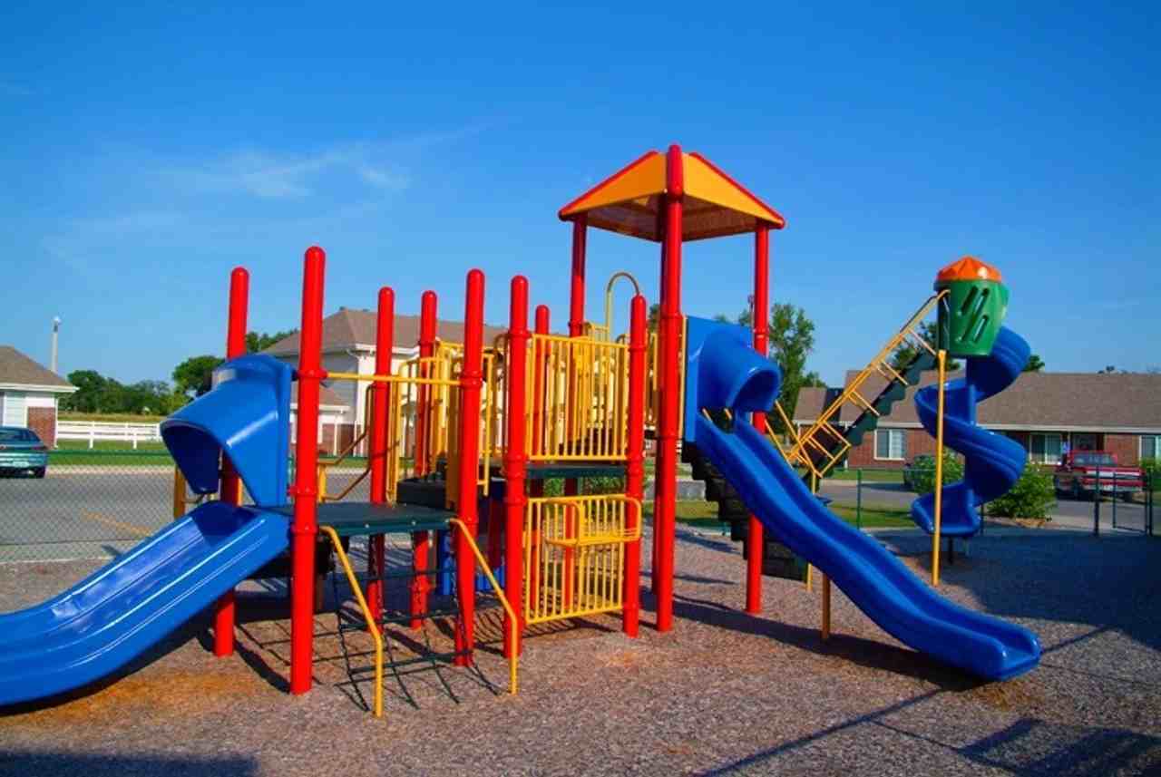 DIVINE ESTATES - Photo 2 of 7