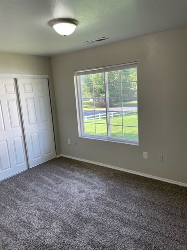 DIVINE ESTATES - Photo 6 of 7