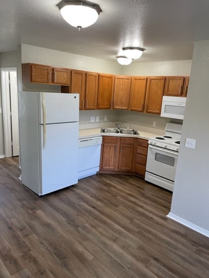 DIVINE ESTATES - Photo 7 of 7