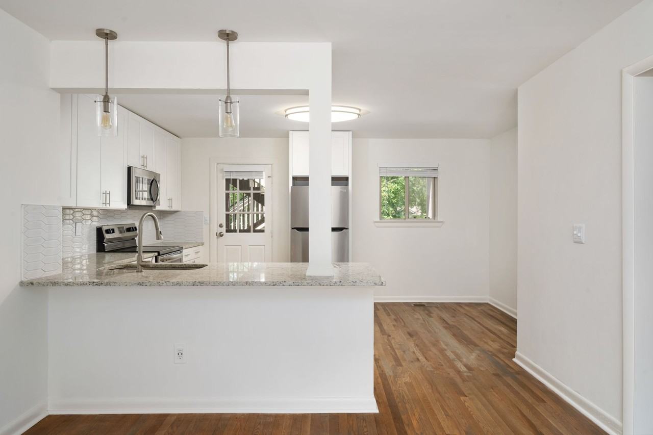 MOVE IN SPECIALS!  CALL TODAY - Photo 7 of 19