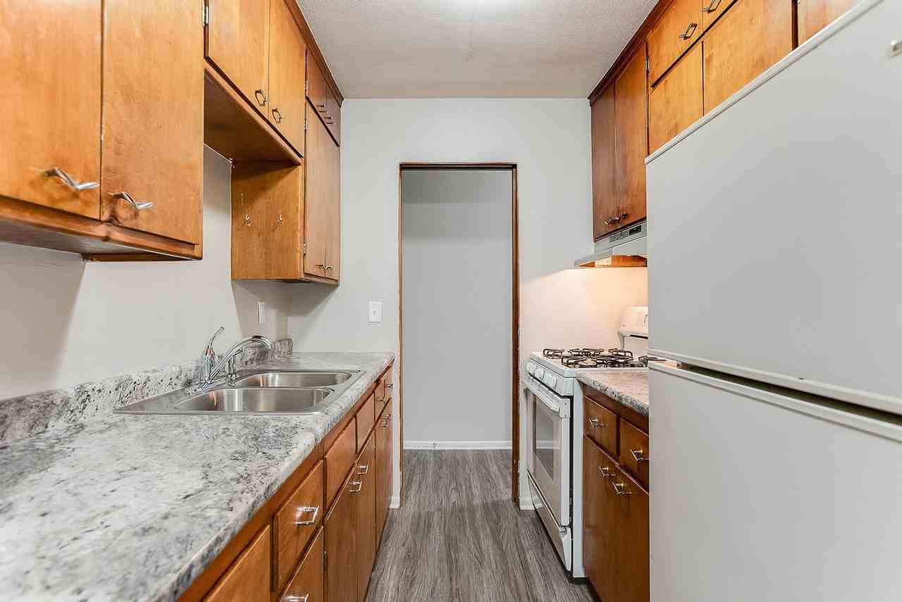 2421 Pillsbury Apartments - Photo 6 of 16