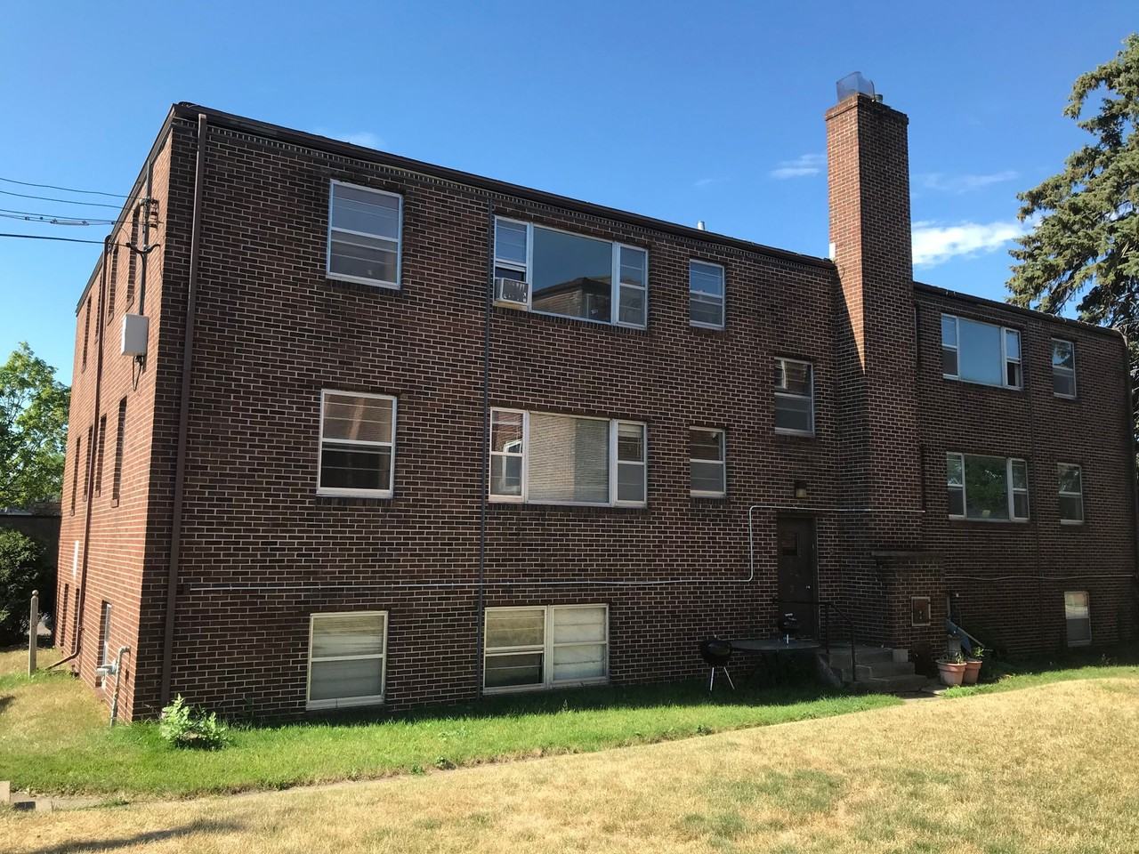 1573 Hartford Ave - Photo 4 of 5