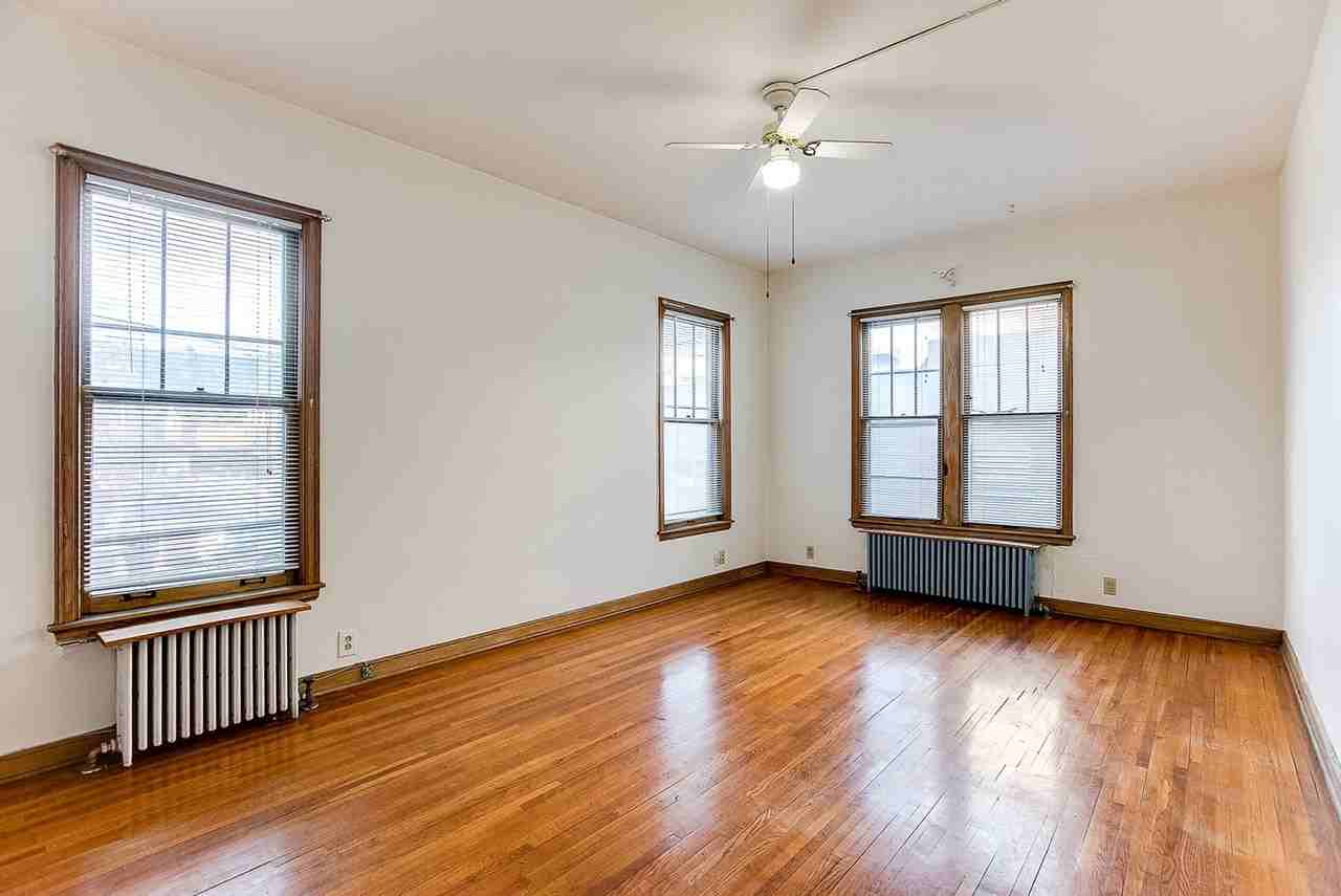 2120 Garfield Apartments - Photo 3 of 16