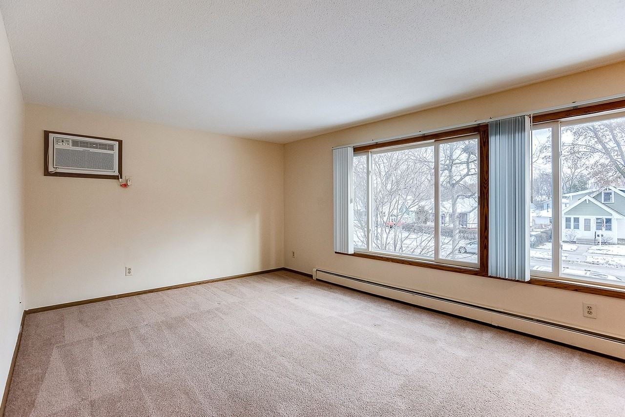 4052 Minnehaha Apartments - Photo 3 of 19