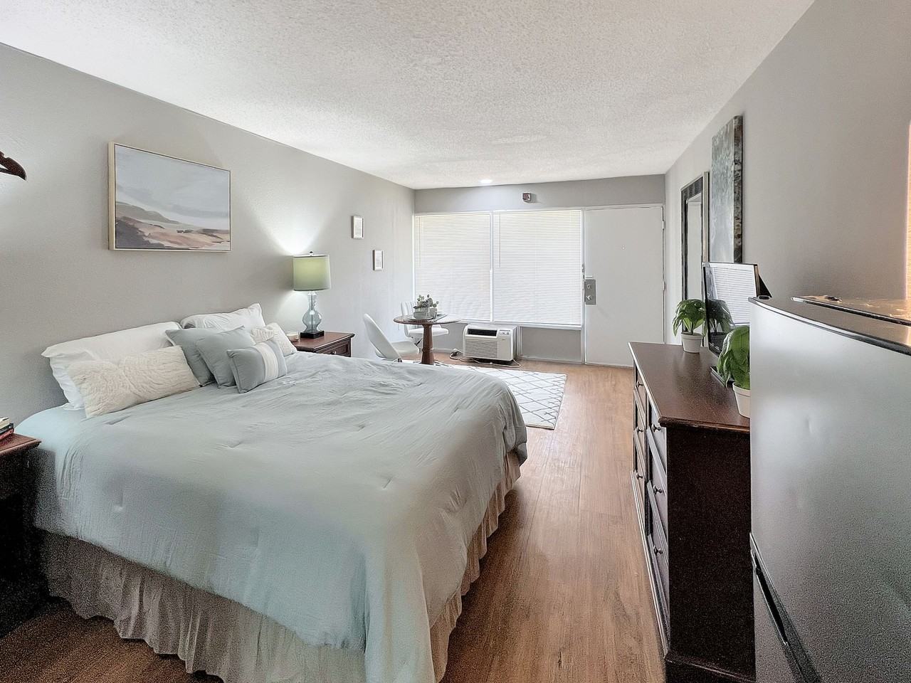 Flex Studio Apartments - Photo 4 of 8