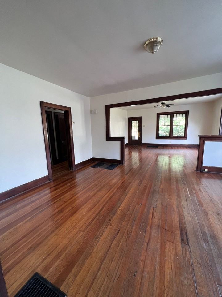 402 E 1st Street - Photo 5 of 16