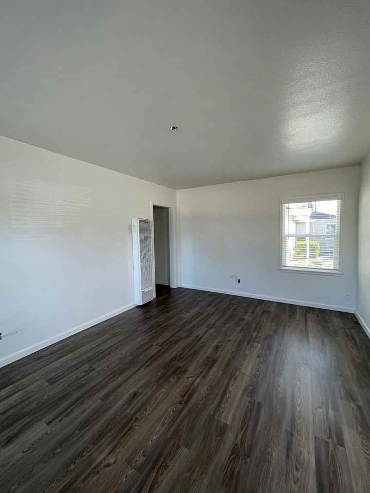 Upgraded One Bedroom Unit - Photo 3 of 5