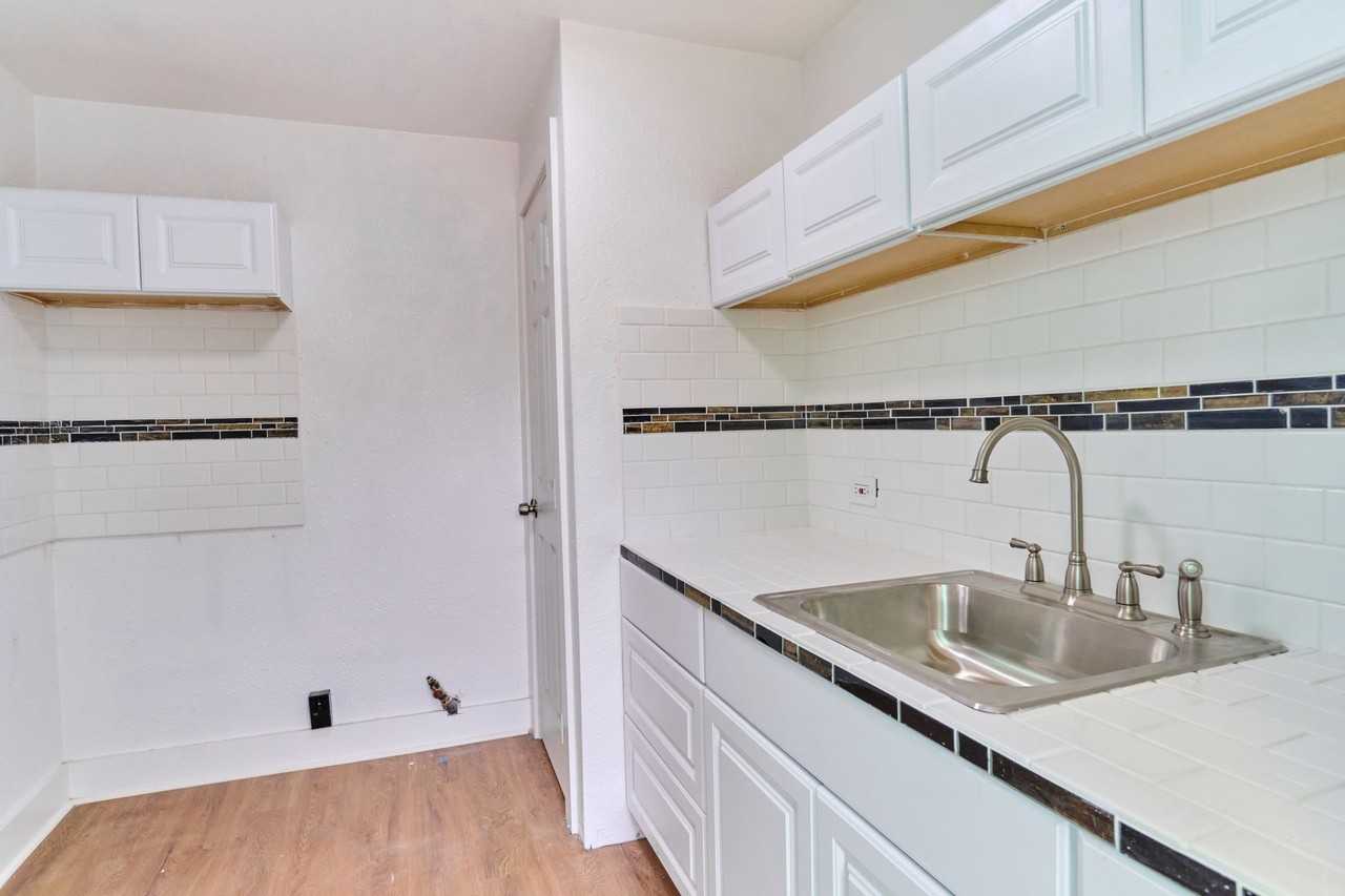 1533 10th St - Photo 2 of 11