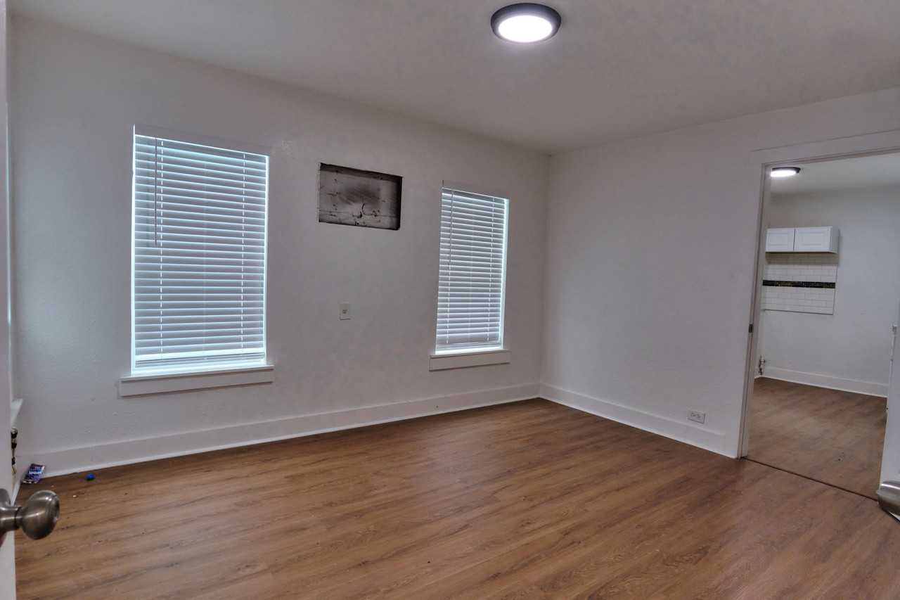 1533 10th St - Photo 3 of 11