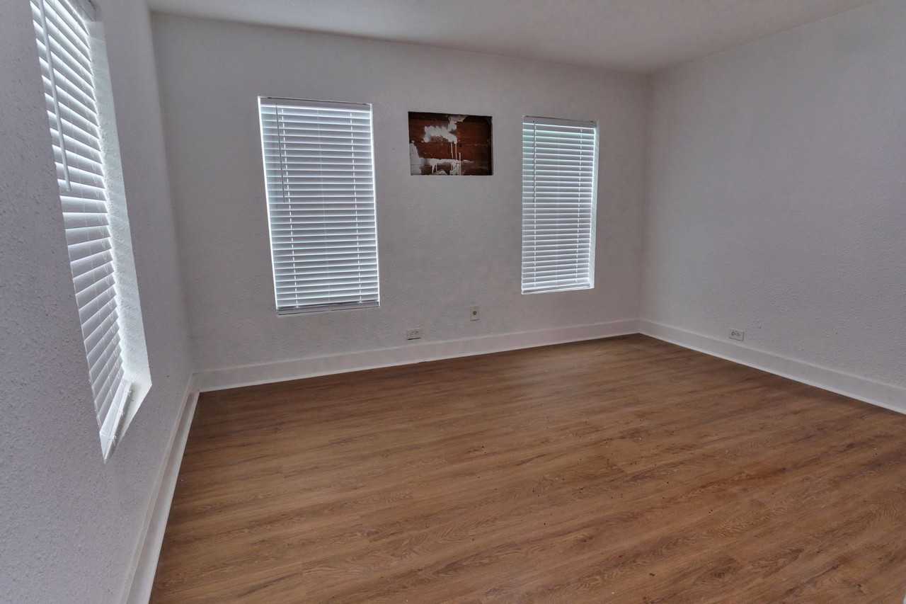 1533 10th St - Photo 6 of 11