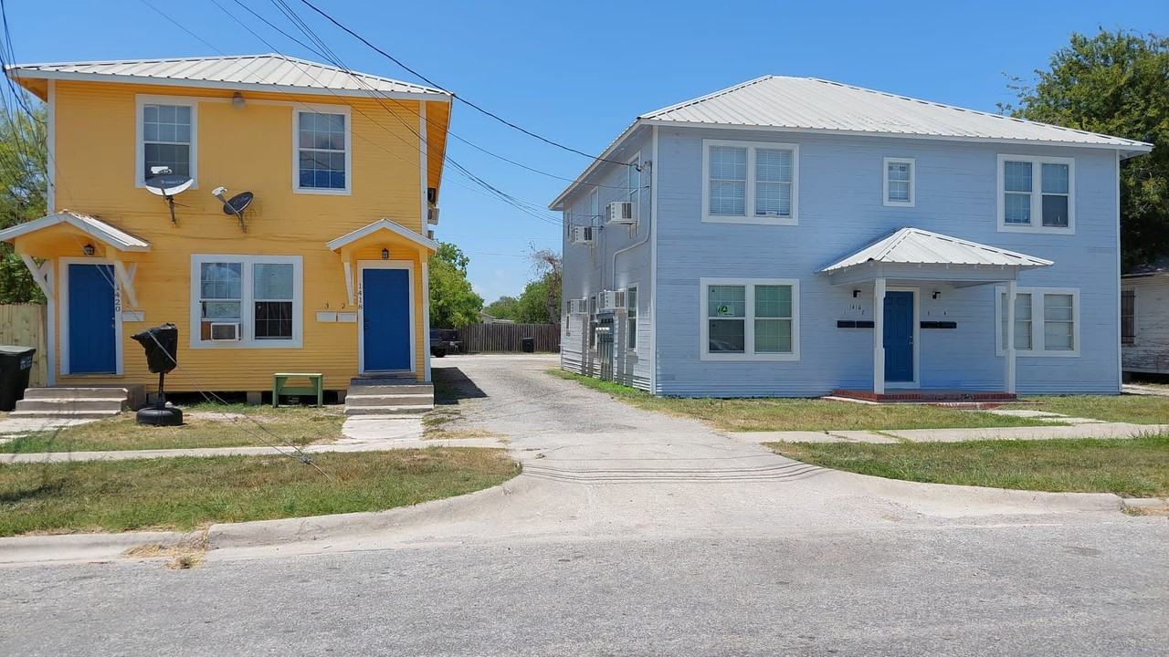 1416 Craig St - Photo 2 of 3