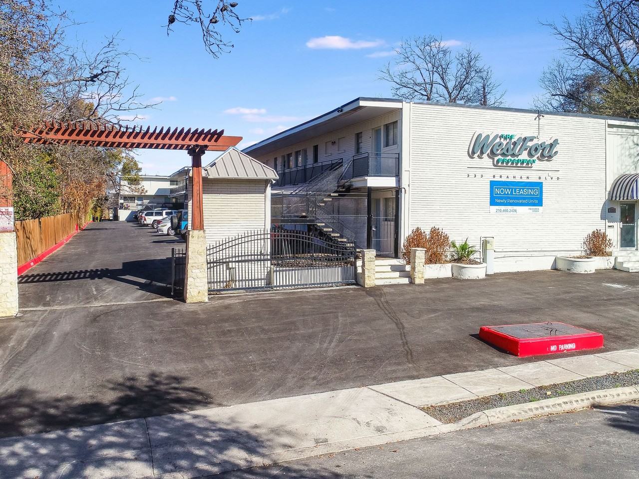 The Westfort at Broadway - Photo 3 of 40