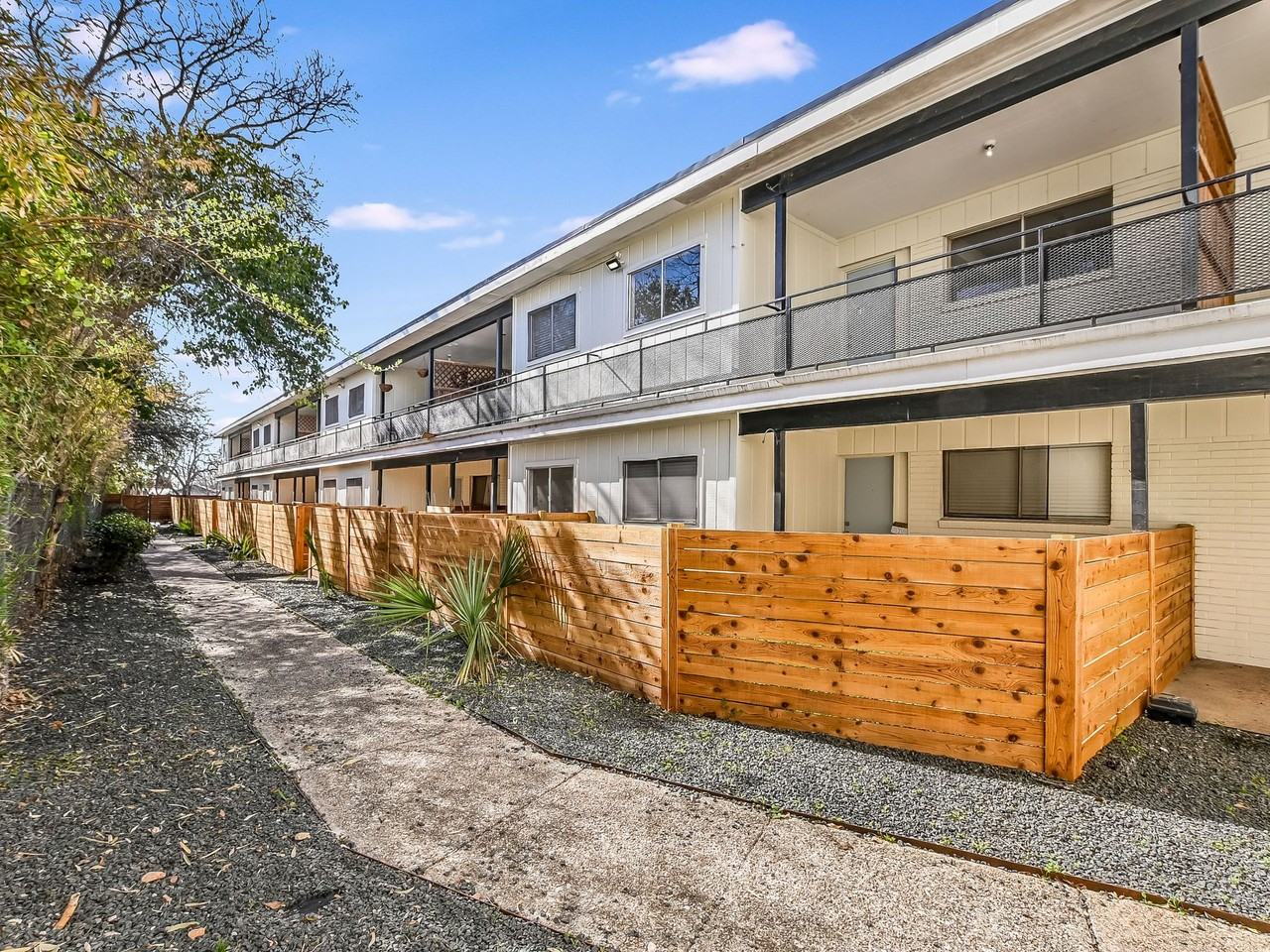 The Westfort at Broadway - Photo 4 of 40