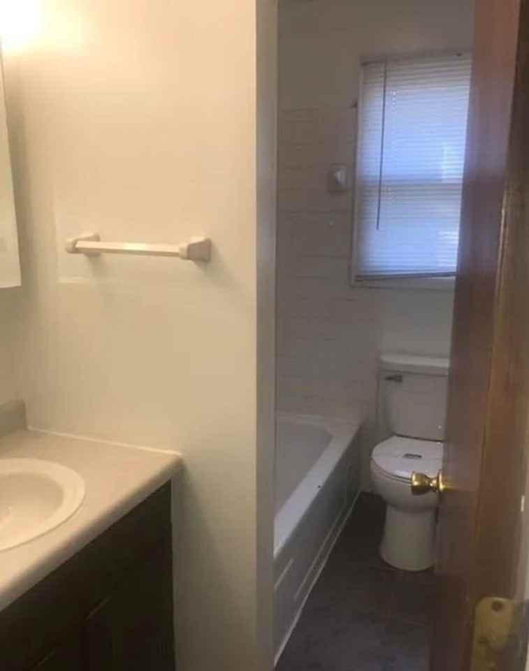 3000-3014 W Cypress - Photo 7 of 9