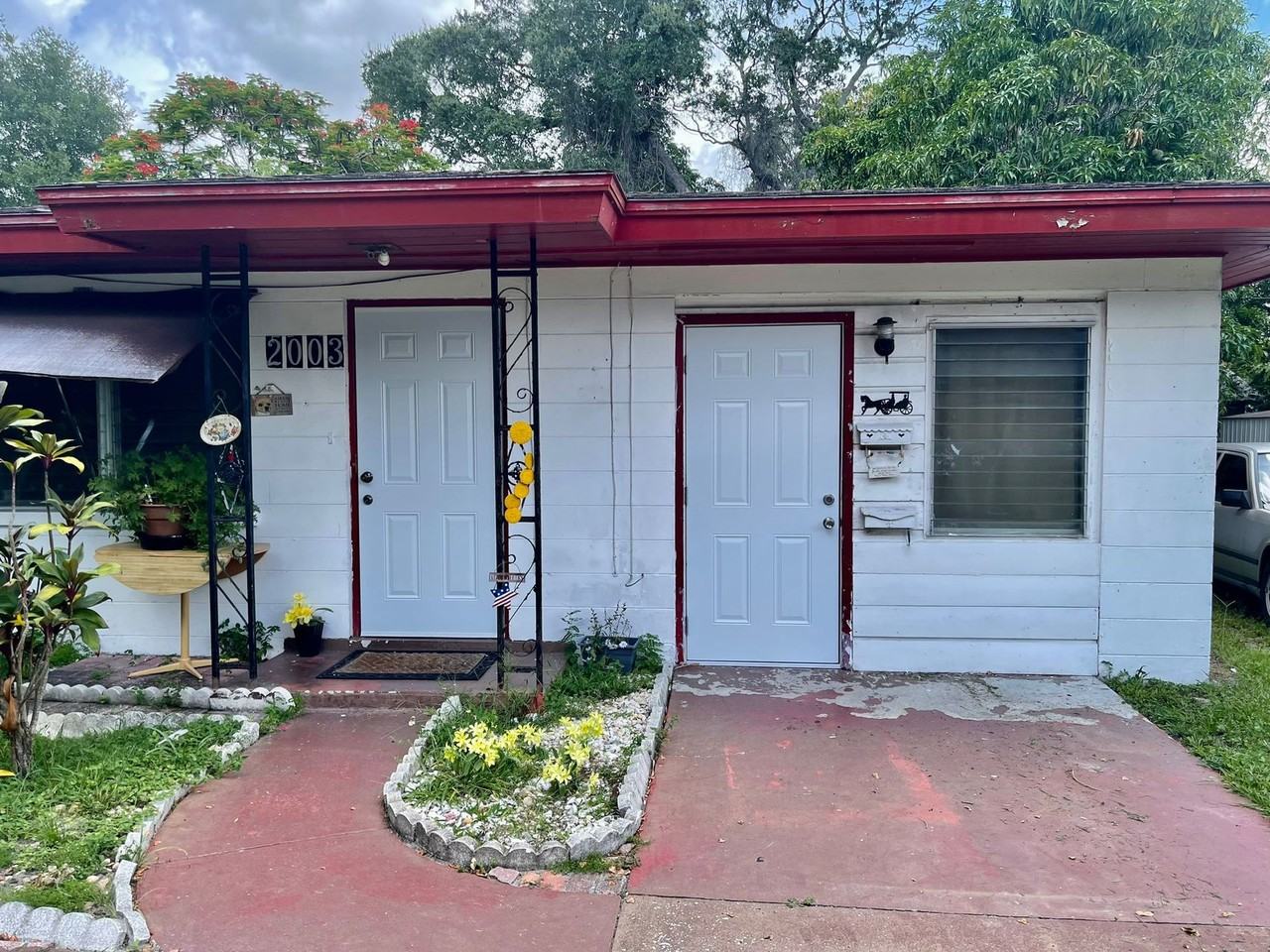 MAVEs Duplex 2003 21st st W - Photo 2 of 17