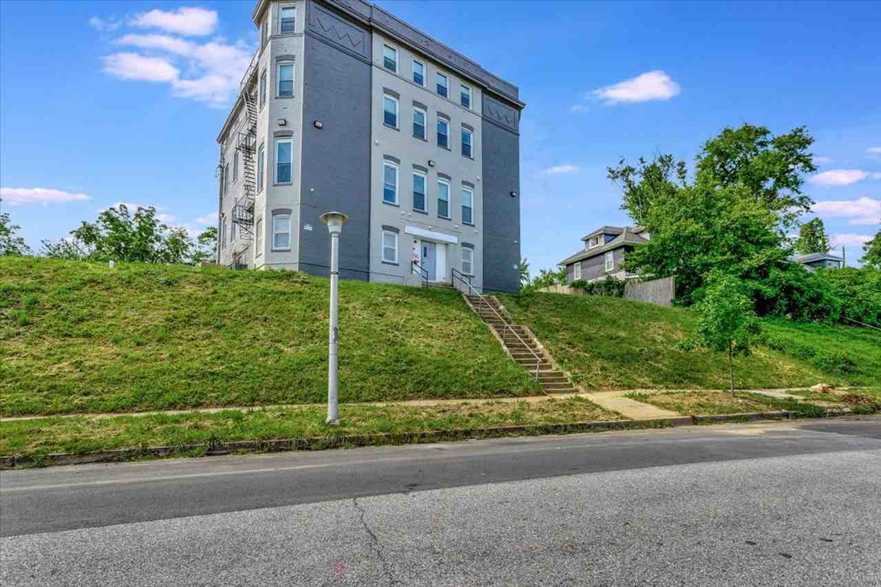 Elgin Manor Apartments - Photo 5 of 9