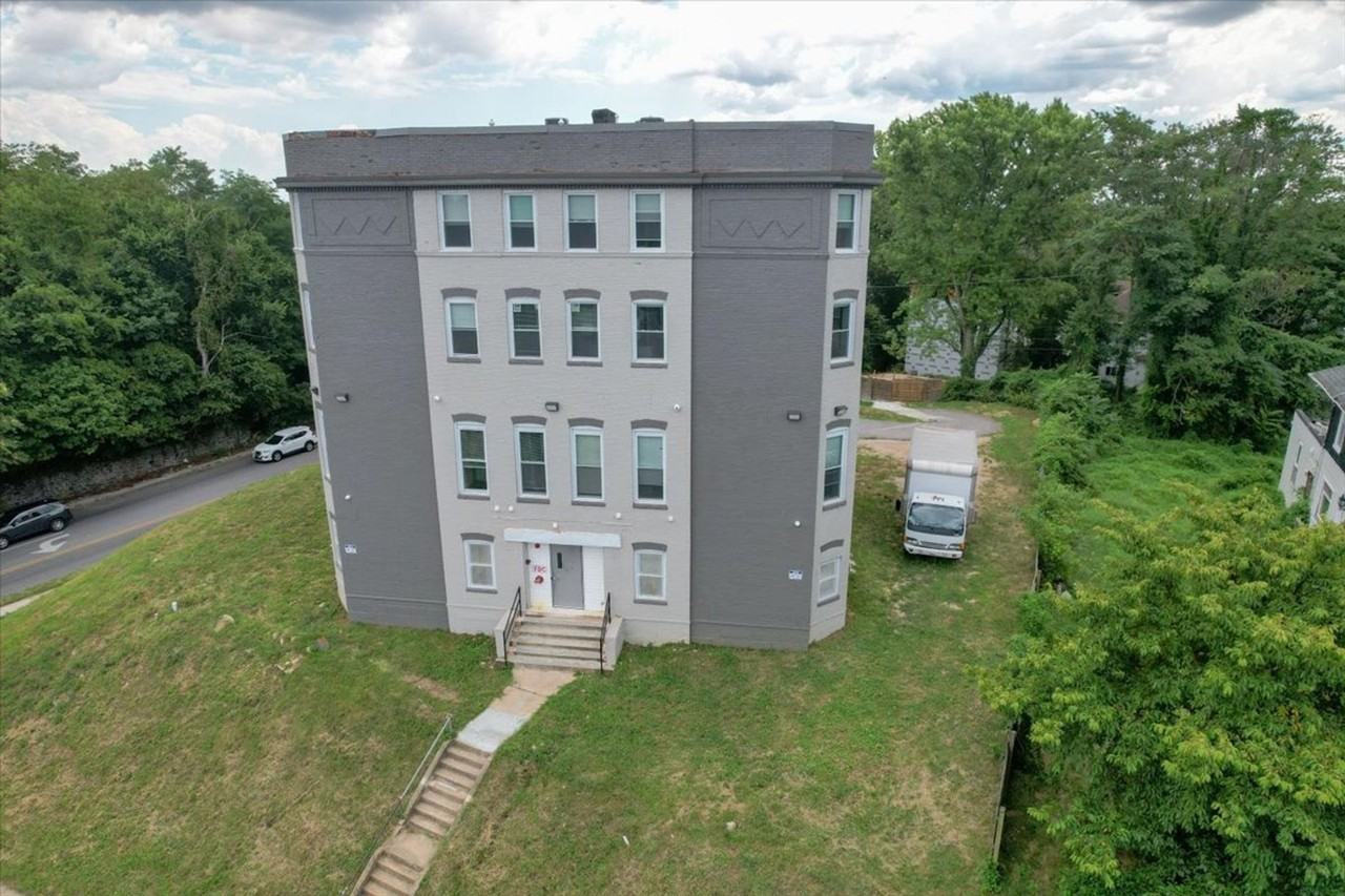 Elgin Manor Apartments - Photo 6 of 9