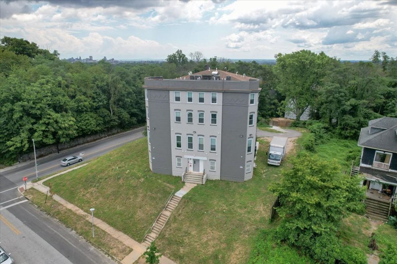 Elgin Manor Apartments - Photo 7 of 9