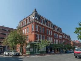 featured image of 617 W Lexington St