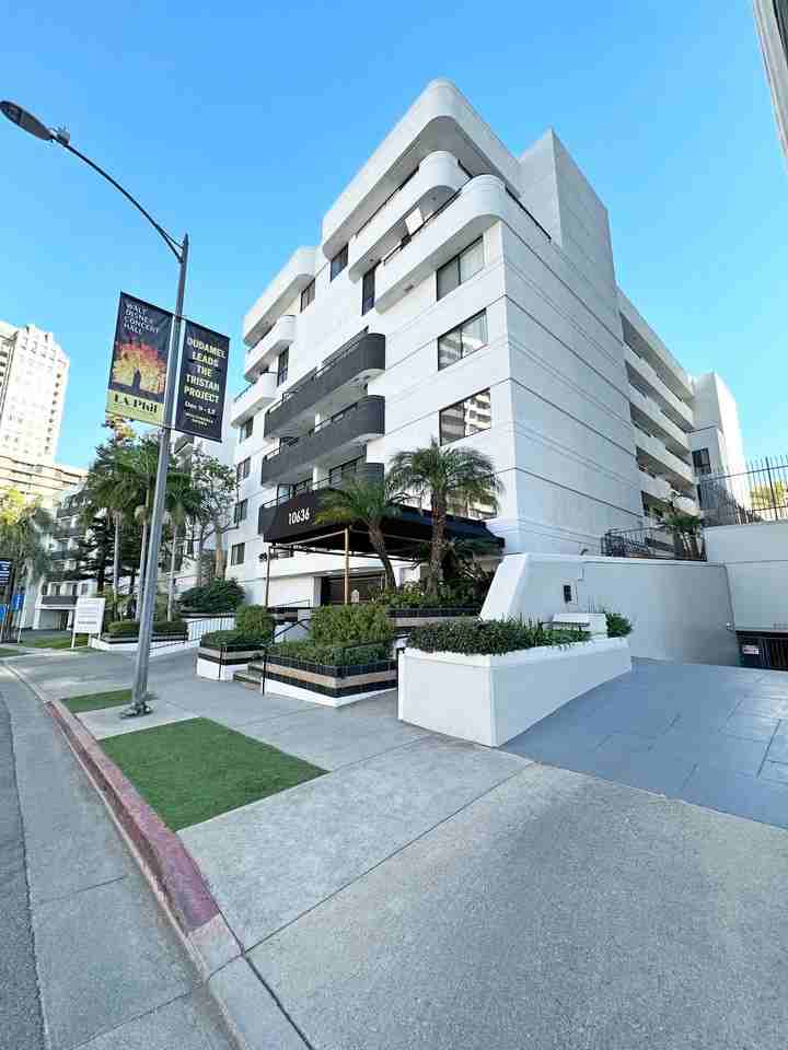 10636 Wilshire - Photo 4 of 32