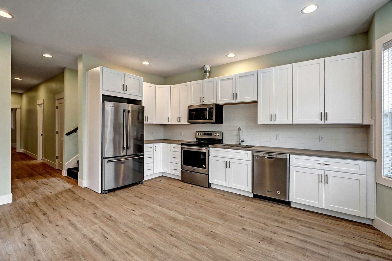 1425 E Union Rooming House - Photo 4 of 6