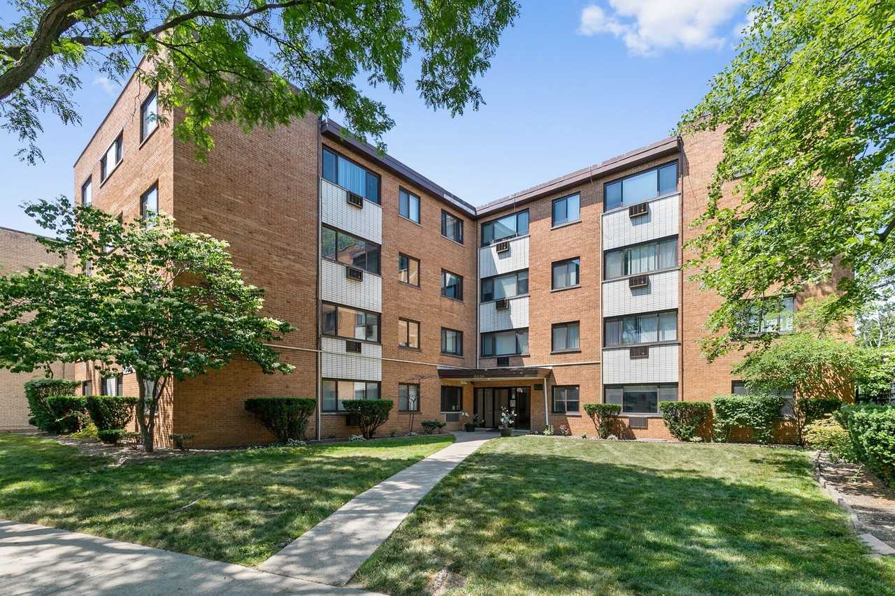 The Ridge Court Apartments - 6826 N Ridge Blvd, Chicago, IL 60645 - Zumper