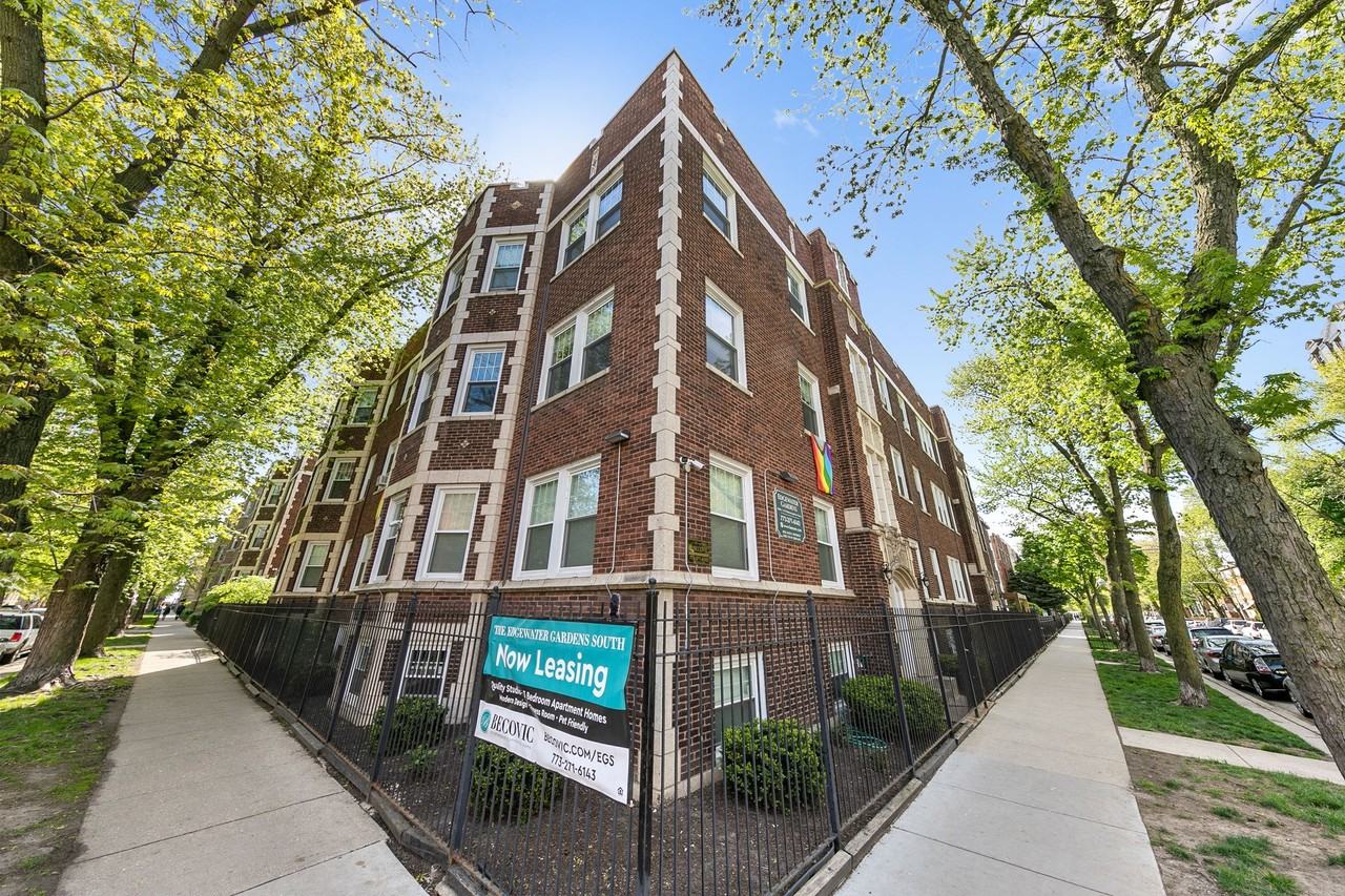 The Edgewater Gardens South - Photo 3 of 40