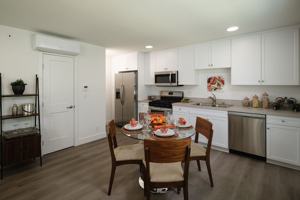 featured image of 757 S Kingsley Dr