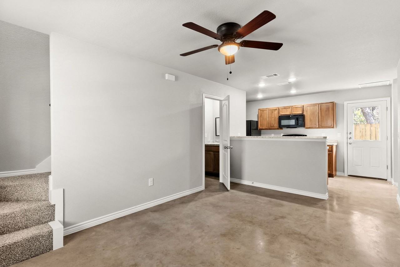 304 Blair St - Photo 3 of 15