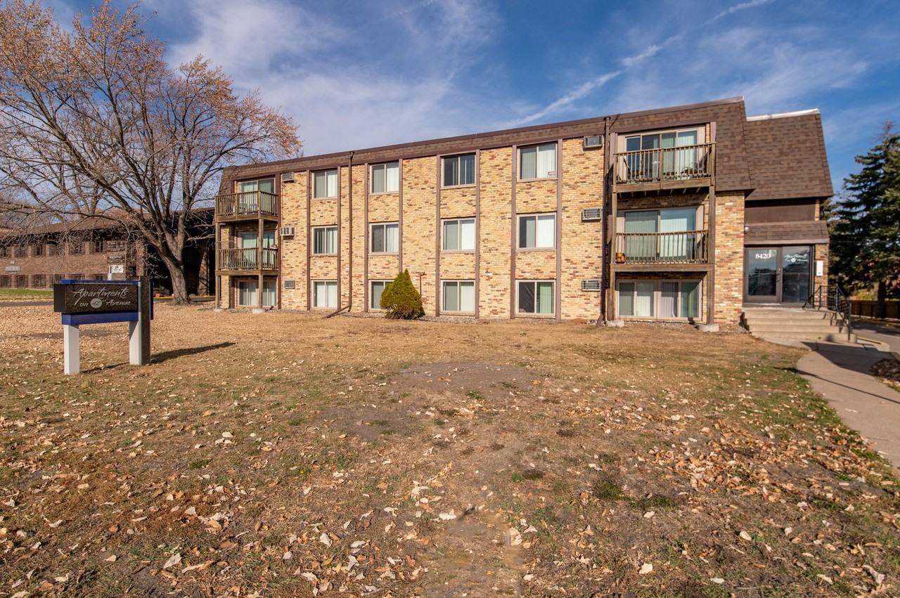 42nd Ave Apartment - Photo 4 of 7