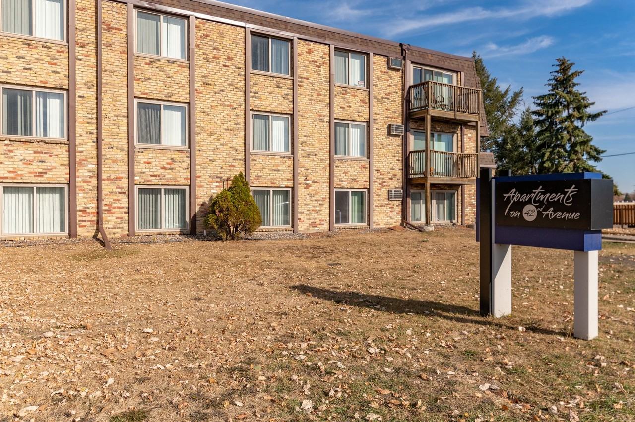 42nd Ave Apartment - Photo 5 of 7